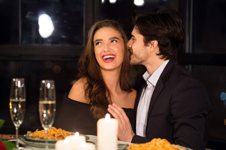 Komplimente als Flirtstrategie: Mit diesen magischen Worten bringst du Frauen um den Verstand!