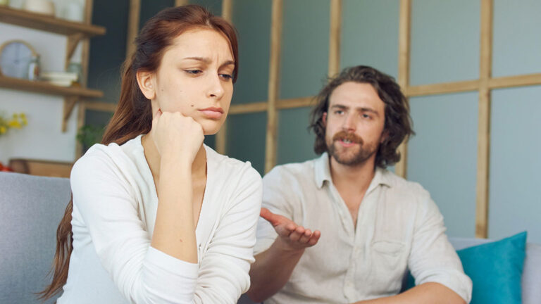 Vorsicht, toxisch! 18 Red Flags beim Dating und in Beziehungen, die du nicht ignorieren solltest